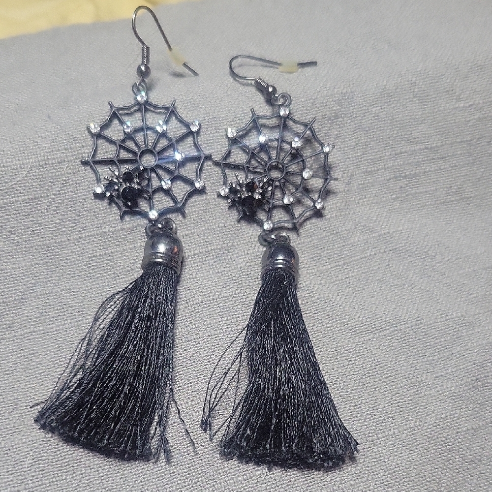 🕸Goth Glam 🖤Sparkly Spiderweb Black Tassel Earrings🕸